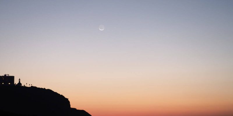 ドイツメルヘンと地球照の極細月と水星